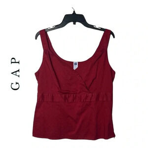 0383W. GAP SLEEVELESS SUMMER TOP THICK STRAPS SIZE LARGE MAROON IN COLOR SIZE LG